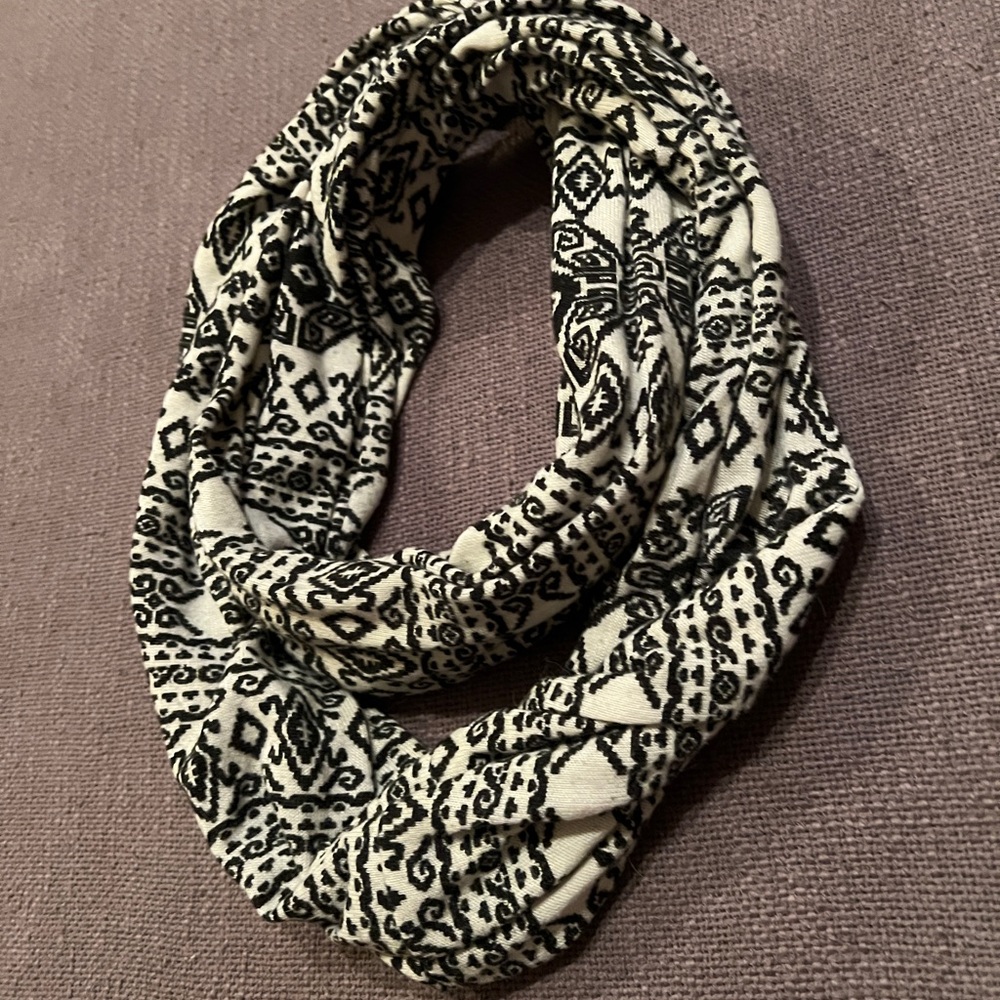 Boho Patterned Infinity Scarf - Picture 4 of 5
